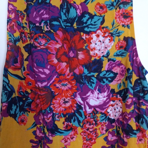 Meadow Rue by Anthropologie sleeveless button down v-neck. Gold floral S - Picture 4 of 7